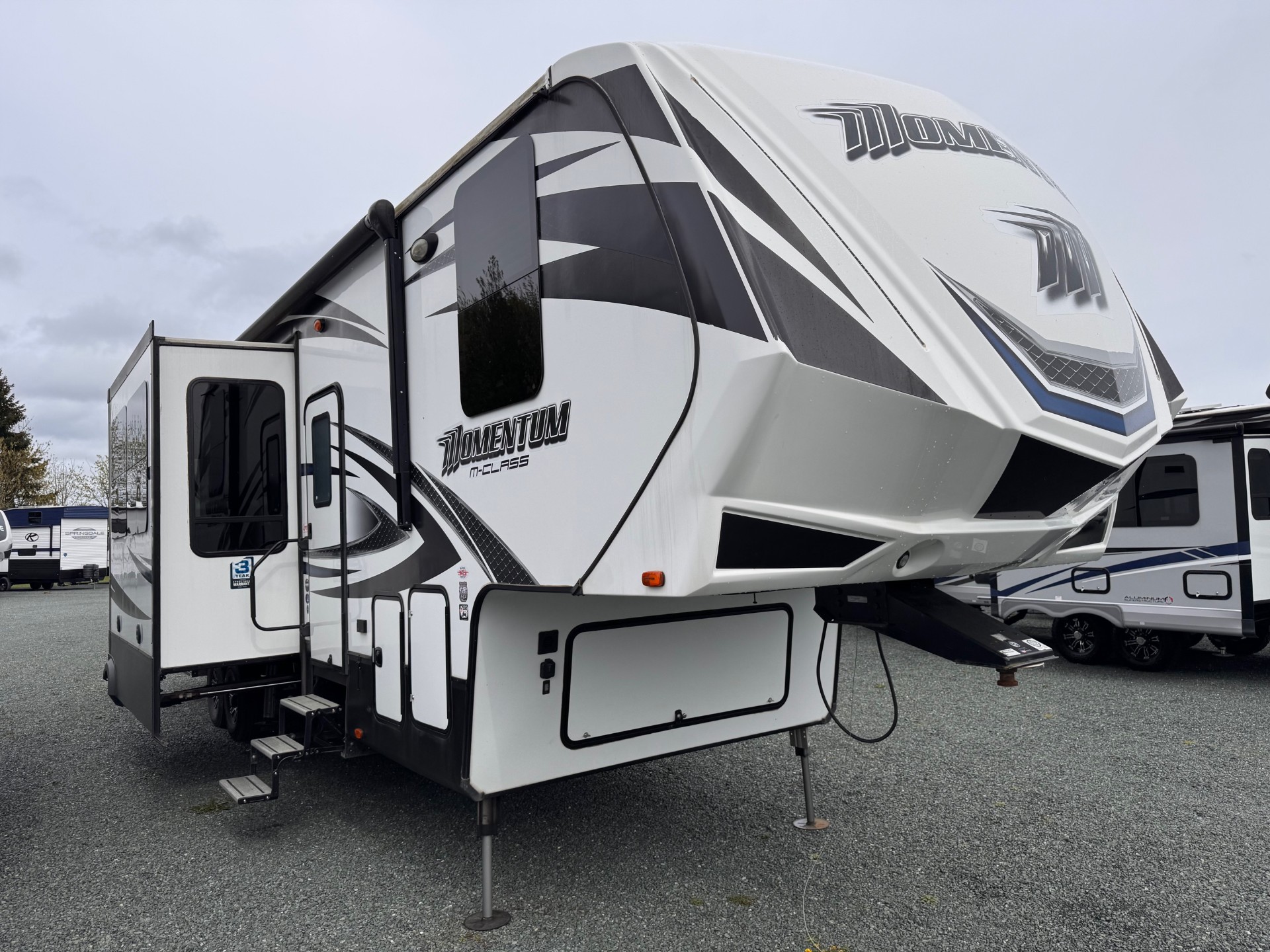 2016 Grand Design Momentum M-CLASS 348M TOY HAULER FIFTH WHEEL
