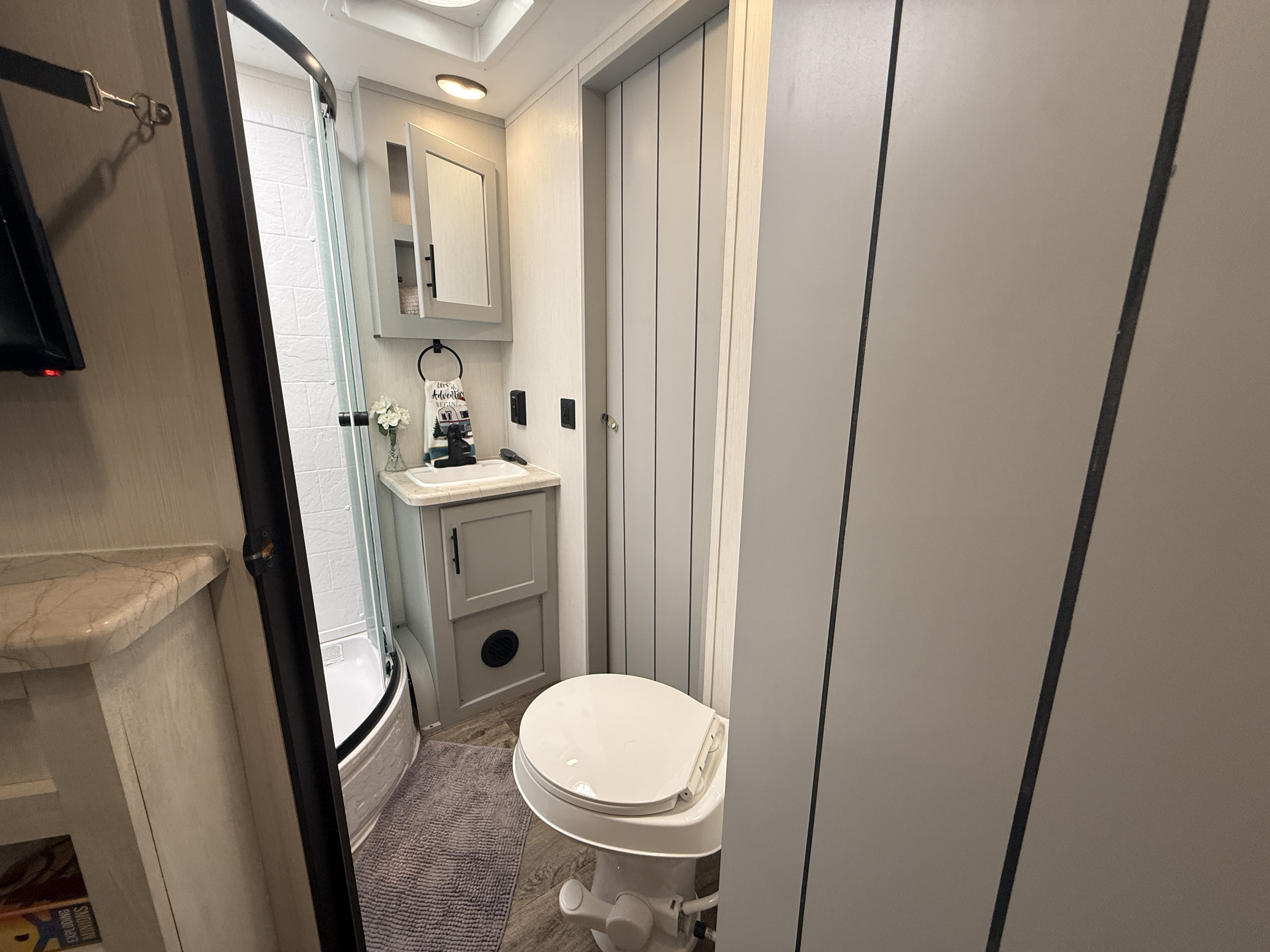 2021 Forest River ISLAND VIBE 27FK TRAVEL TRAILER