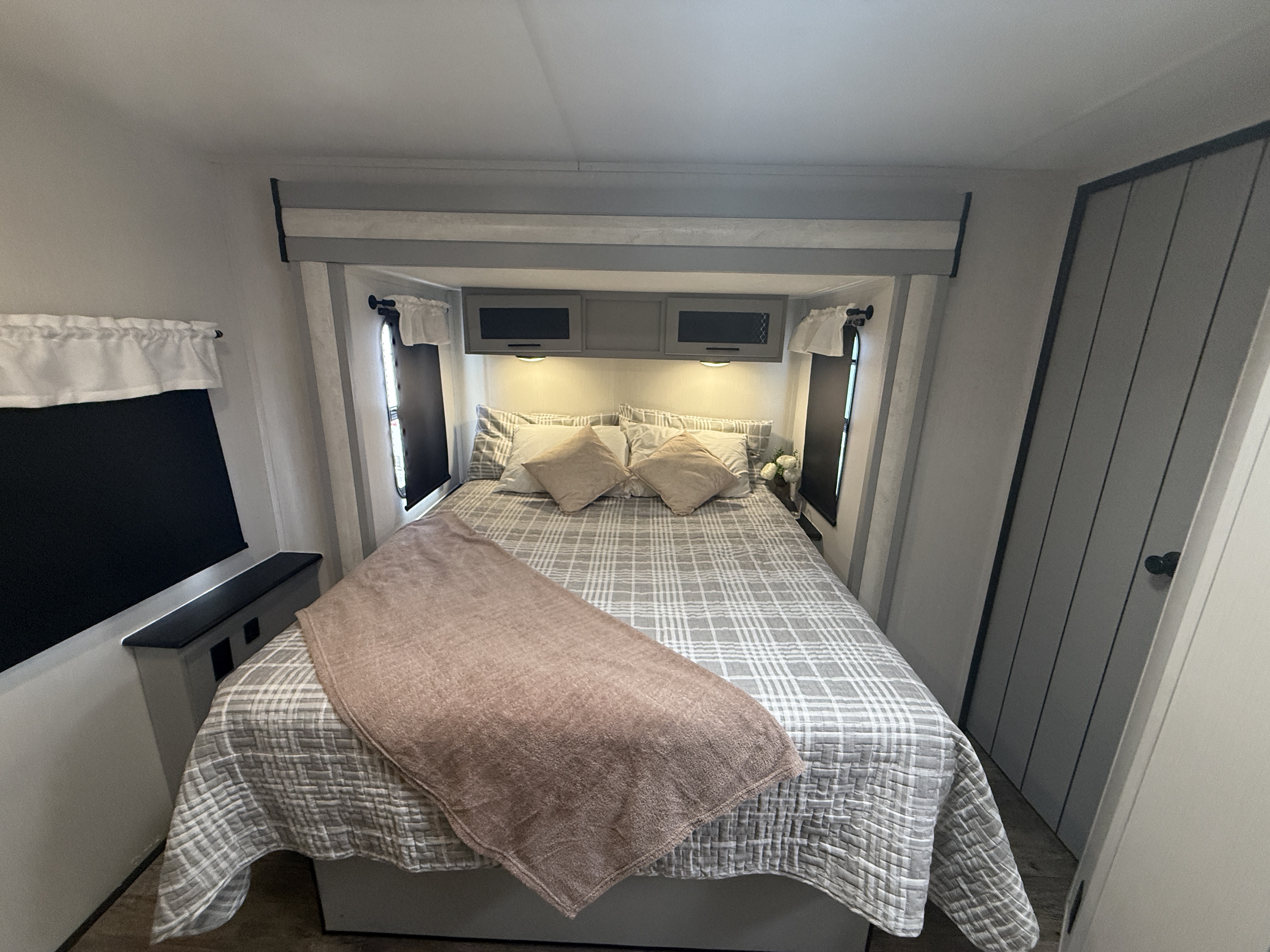2021 Forest River ISLAND VIBE 27FK TRAVEL TRAILER