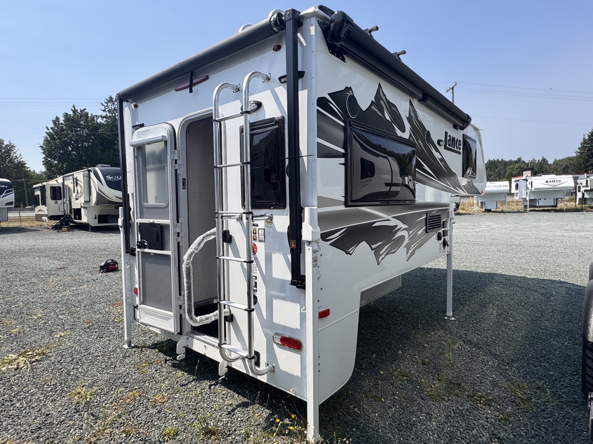 2027 Lance 850 Truck Camper