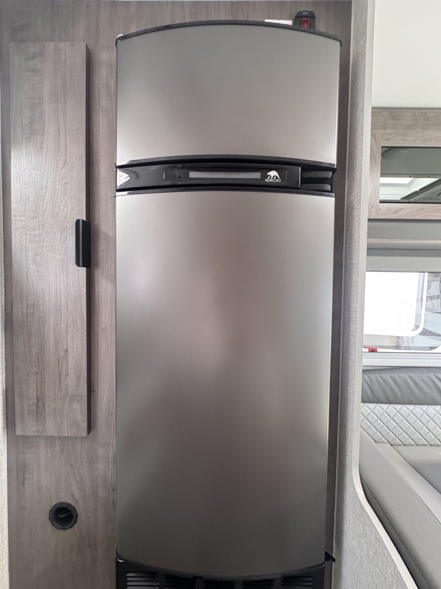 2027 Lance 850 Truck Camper