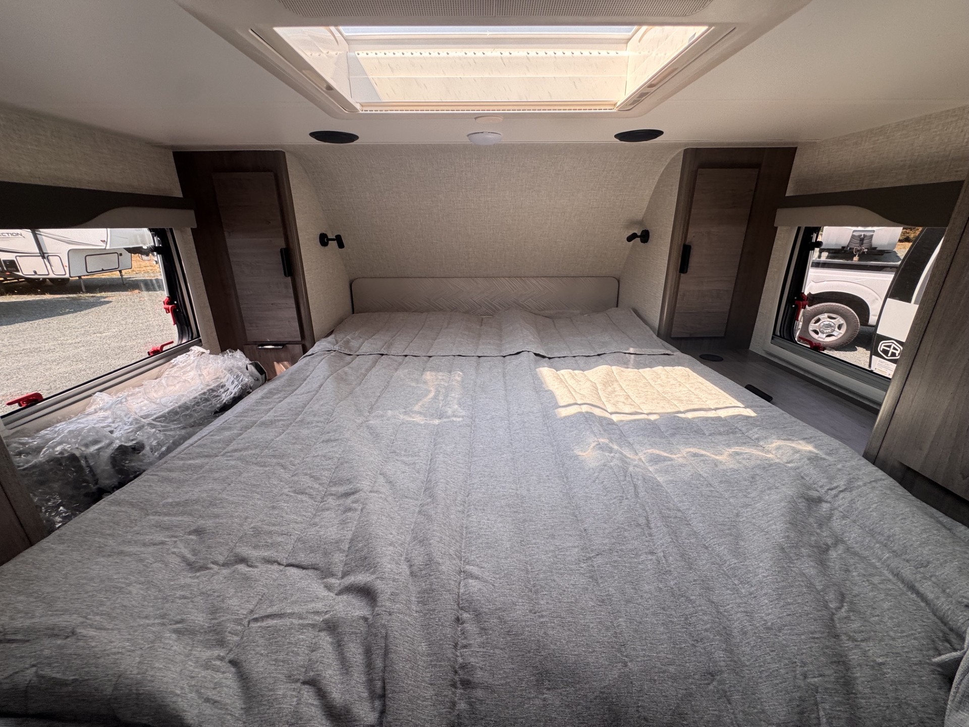 2027 Lance 850 Truck Camper