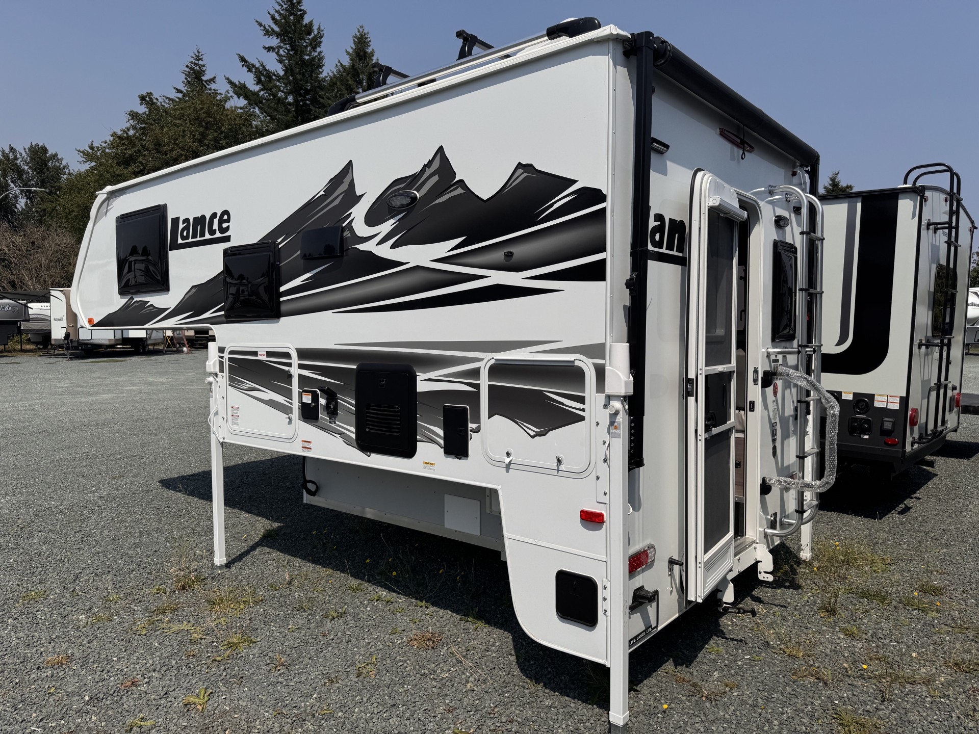 2027 Lance 850 Truck Camper